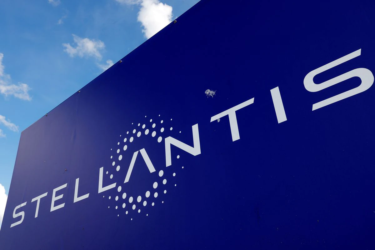  Carmaker Stellantis sees more revenue from software by 2030