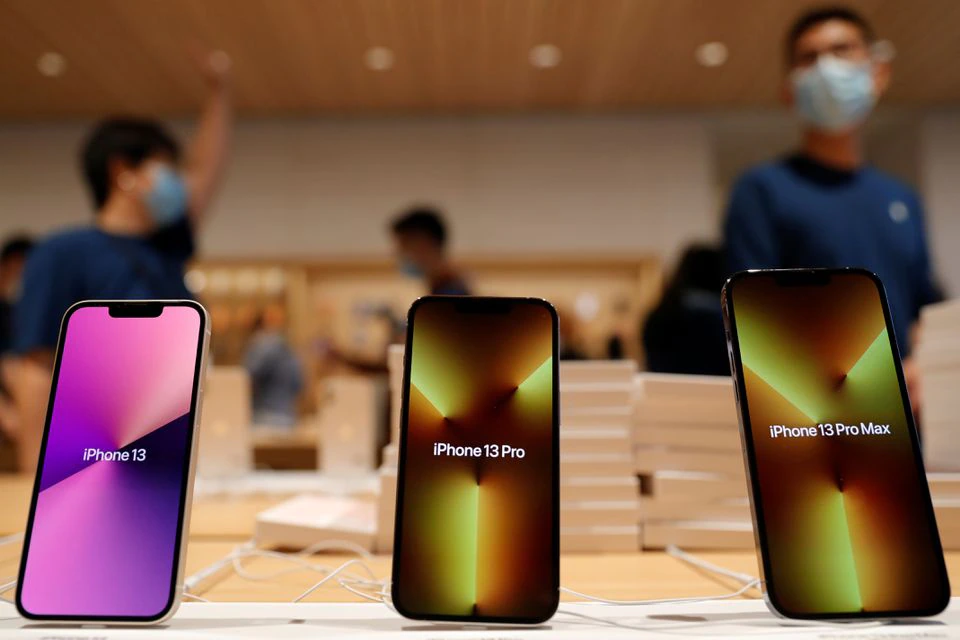  Apple tells suppliers demand for iPhone 13 lineup has weakened – Bloomberg News
