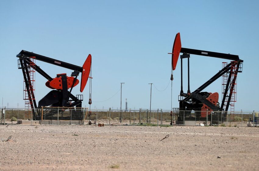  Oil hits 7-year highs as tight supply bites