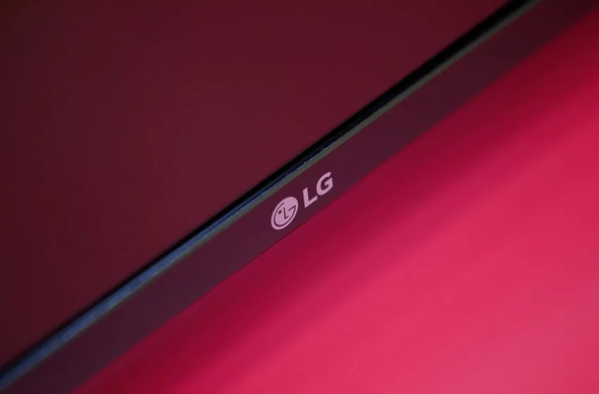  LG Display Q4 profit drops 30% on year, hit by lower TV panel prices