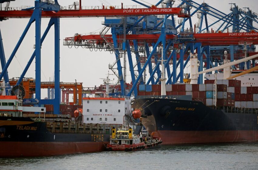  Indonesia Dec trade surplus at $1 bln, well below forecast