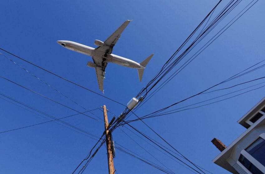  U.S. FAA issues impact notices on 5G wireless aviation