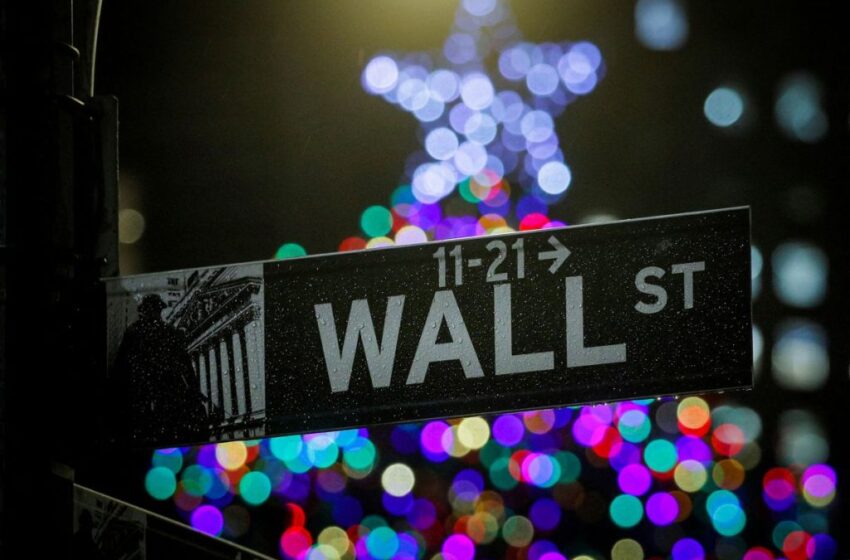  Futures subdued as tech stocks extend fall; Fed minutes awaited
