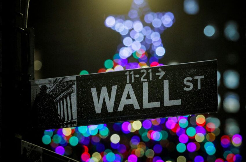 S&P 500, Dow hit record highs on 1st trading day of 2022