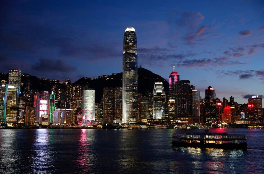  HSBC, UBS order Hong Kong office changes as COVID cases rise