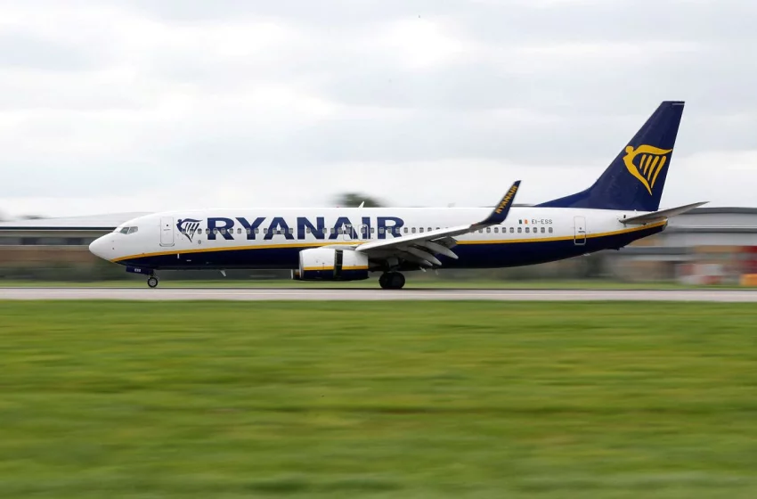  Ryanair posts quarterly loss but says fares could rise this summer