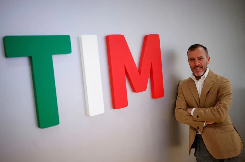  Telecom Italia board to discuss network spinoff in slow-burn KKR drama