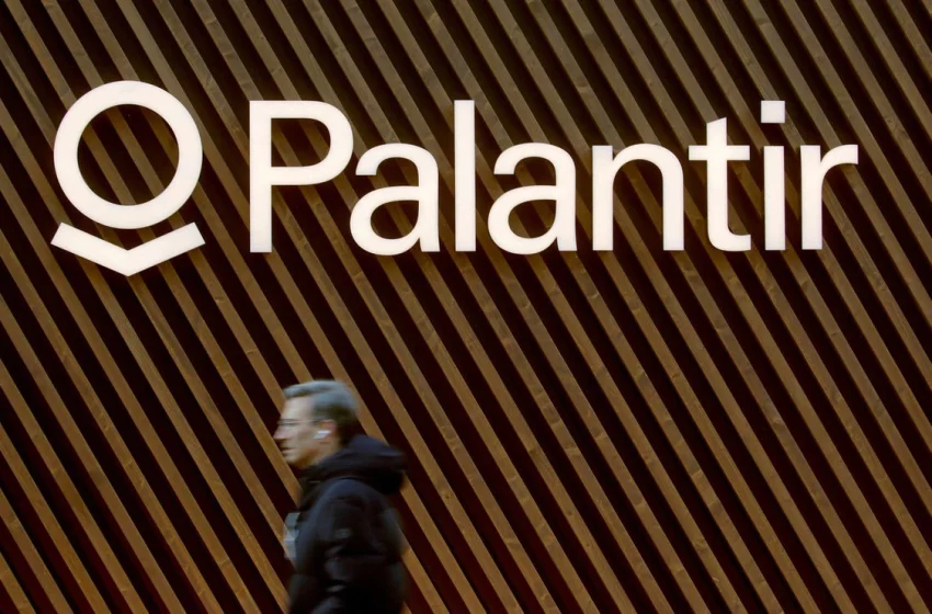  Software firm Palantir boosts revenue view on commercial strength