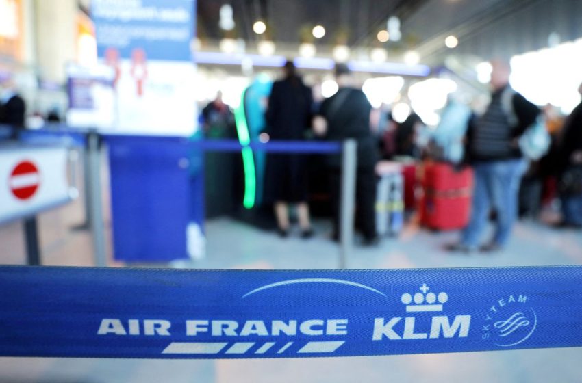  Air France-KLM to seek up to 4 bln euros to repay state aid, shares sink