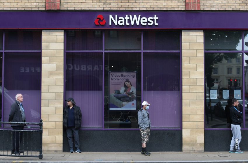  NatWest earnings soar but rising prices bite
