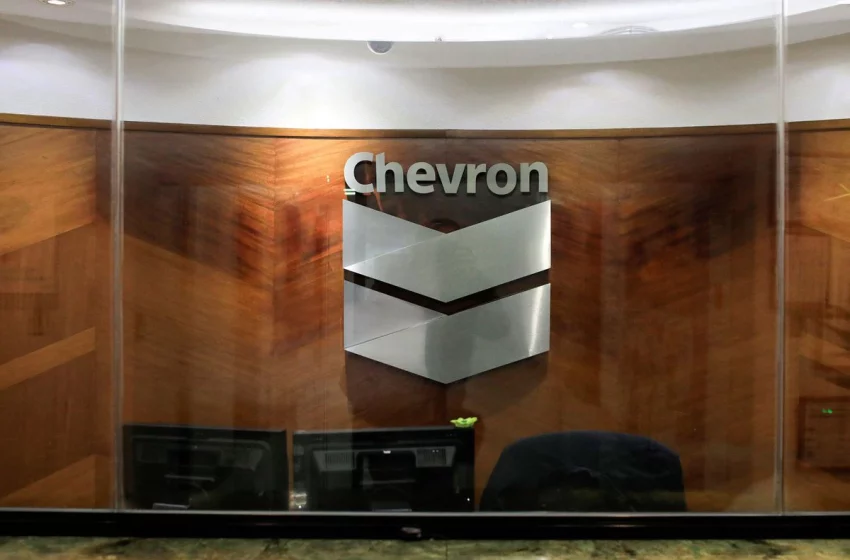 EXCLUSIVE U.S. weighs Chevron request to take Venezuela oil for debt payments -sources