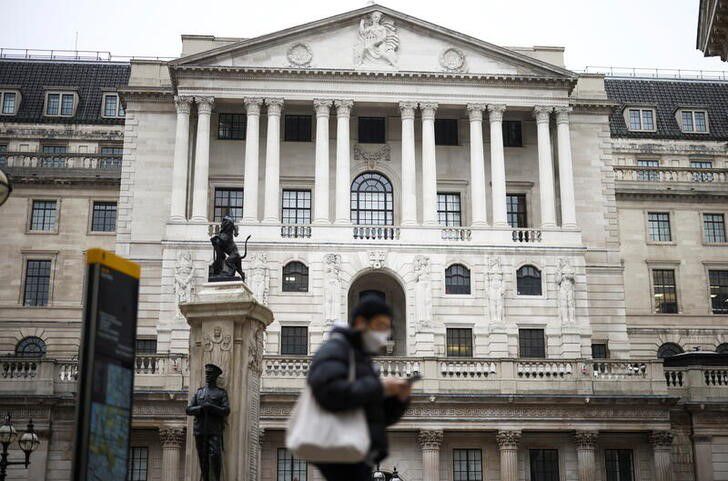  Bank of England tells banks to take climate action now or face profit hit