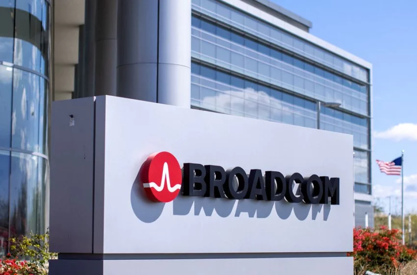  Chipmaker Broadcom in talks to buy VMware