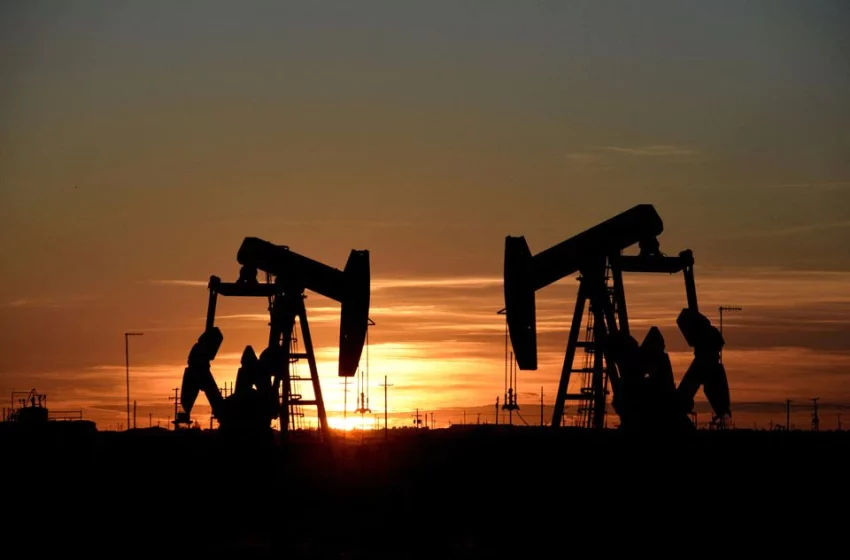  Analysis: Spot crude surges while futures slip; rate hikes spook speculators