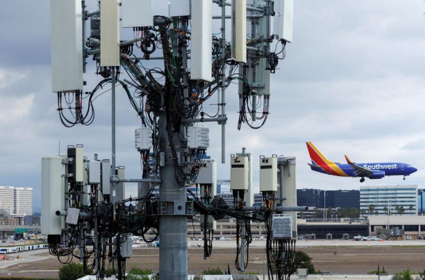  Exclusive: FAA urges airlines to act as wireless carriers plan 5G signal boost