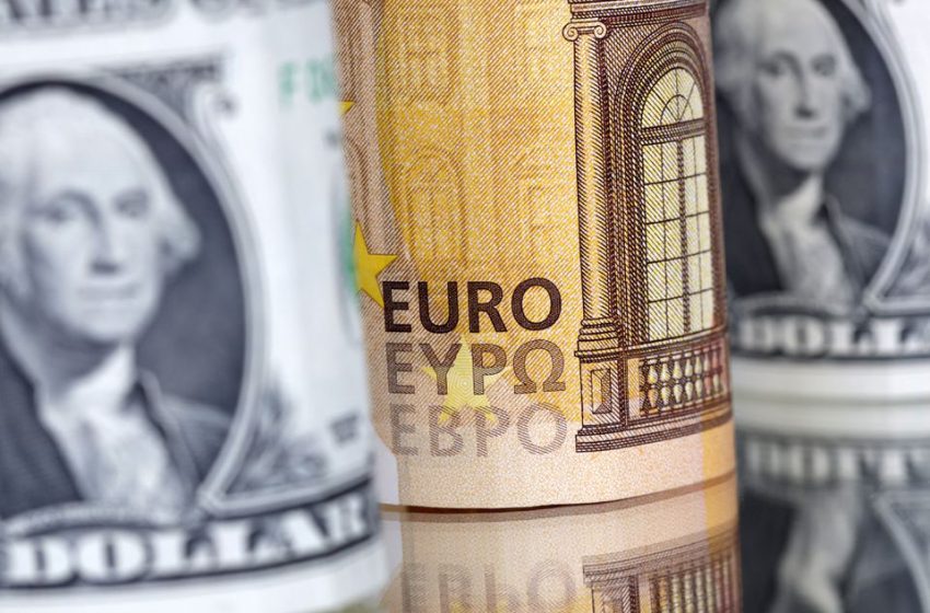  Euro holds near 2-week high, awaits ECB and Nordstream clarity