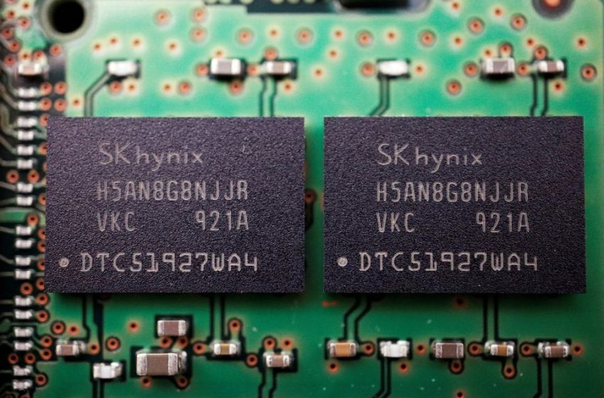  U.S. considers crackdown on memory chip makers in China