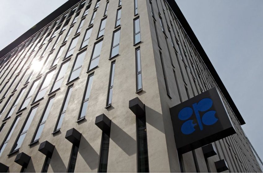  Oil rises on prospect of OPEC+ supply cut