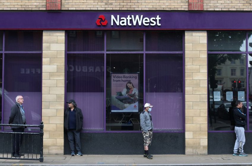  NatWest shares plunge after warning on rising costs