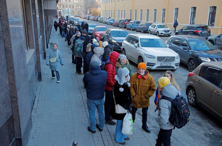  How sanctions complicated day-to-day banking for Russians