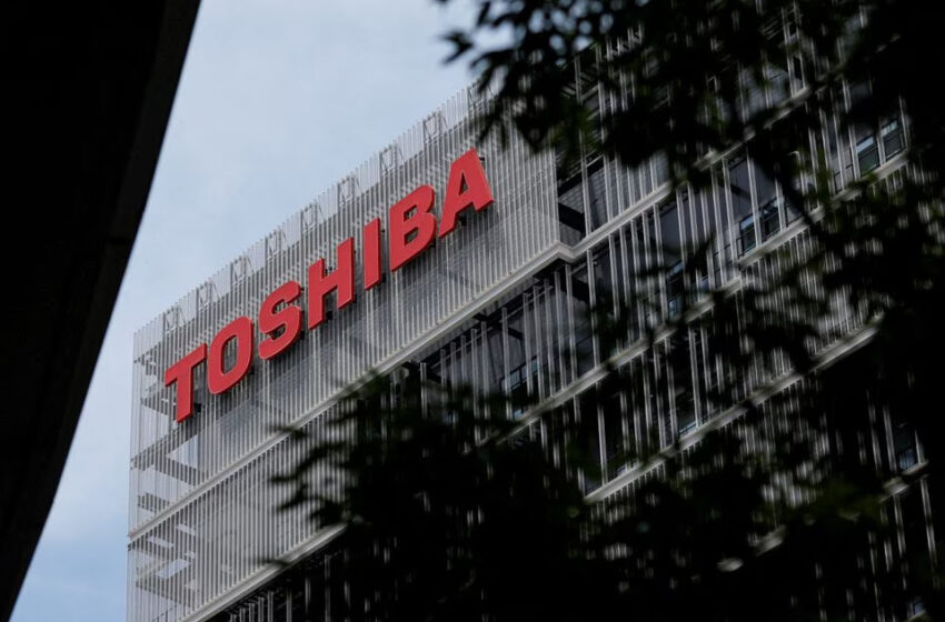  Toshiba warns on profit after Q3 slump; COO resigns over expenses