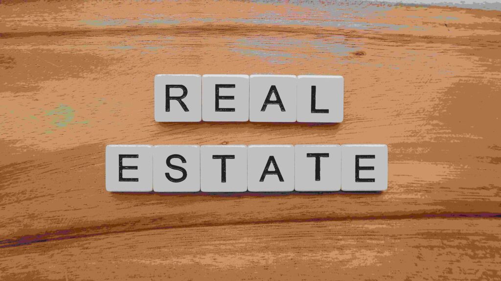 Real Estate, Small town