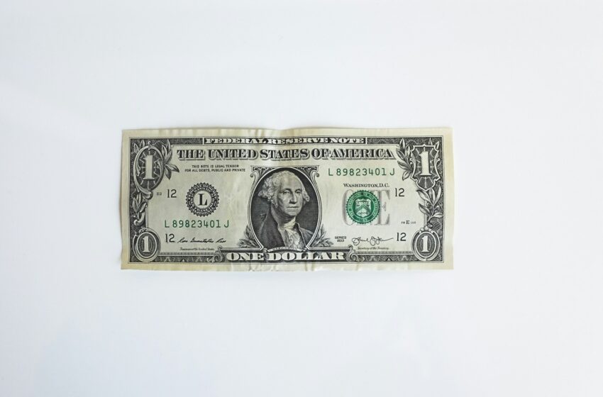 Before US jobs data, the dollar remains steady while sterling drops