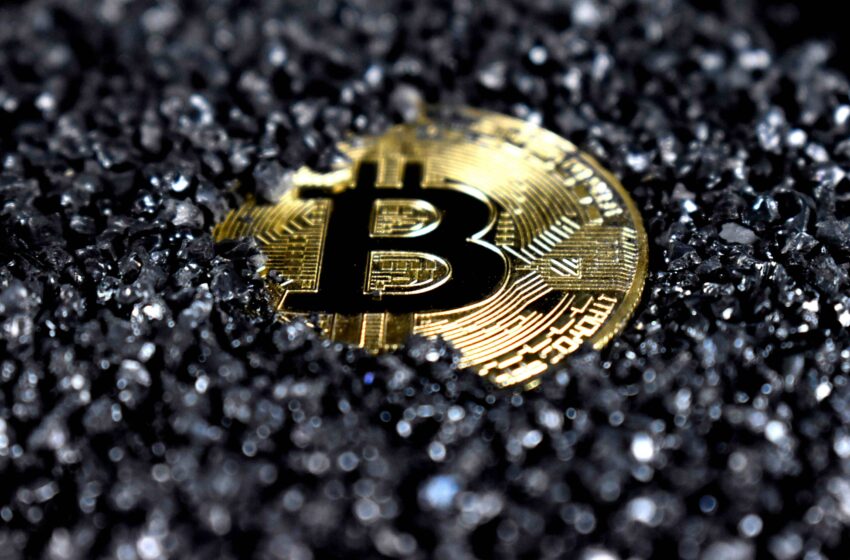 Crypto Firms Flock to El Salvador, But Banking Hurdles Remain a Challenge